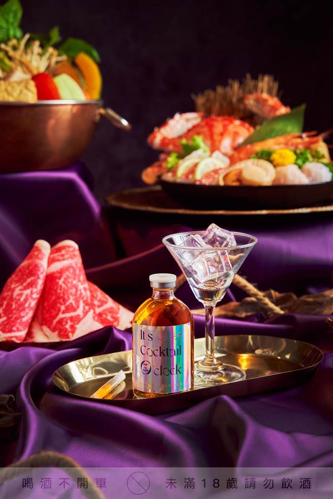 11／4起一連10天，點購「光棍限定海陸獨饗餐」即招待個人專屬幸運色靈數調酒1瓶和2023運勢籤詩(橘色餐飲集團提供)