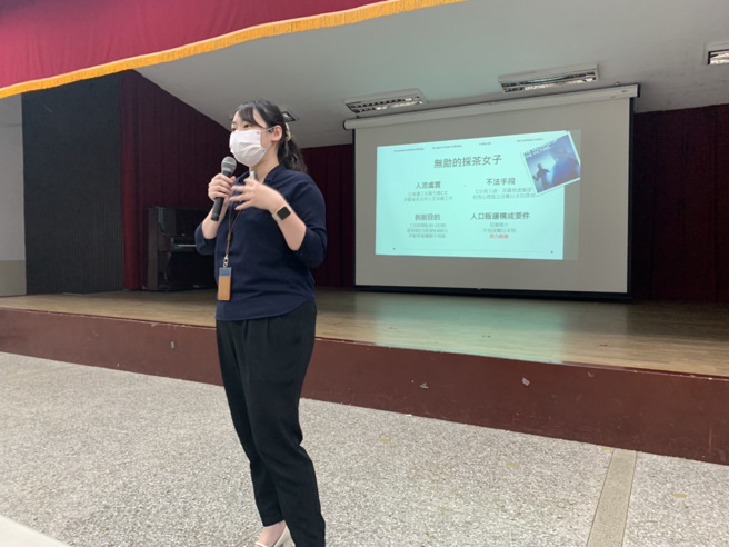 在外籍学生人身安全议题上，移民官则是透过案例分享防制人口贩运注意事项。(移民署提供)

