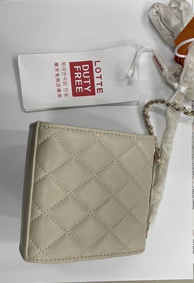 何男送給女友要價10萬元精品包，不料卻是假貨。（翻攝照片／崔正綱高雄傳真）