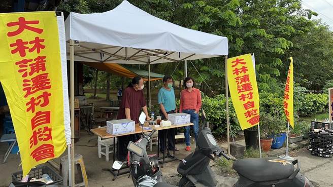 中油大林廠上周發生爆炸案，居民「搭棚圍廠」表達訴求。（柯宗緯翻攝）