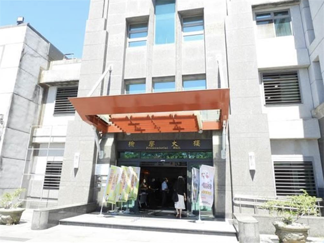 花莲县万荣乡一名何姓助选员为让刘姓乡民代表候选人顺利当选，以中秋佳节名义赠送选民具相当价值的月饼礼盒请求支持，涉有投票行贿罪嫌，经检方讯问后，认为涉犯《公职人员选举罢免法》，以3万元交保；不过连同本案，花莲迄今已发生8起贿选案件。（本报资料照片）