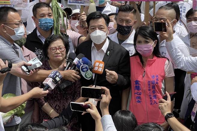 展欣科技民意调查中心近日对桃园市长选举进行电话民调，询问各候选人支持度，国民党桃园市长候选人张善政35％、民进党郑运鹏24％、无党籍郑宝清22％、民眾党赖香伶4％。（本报资料照片）