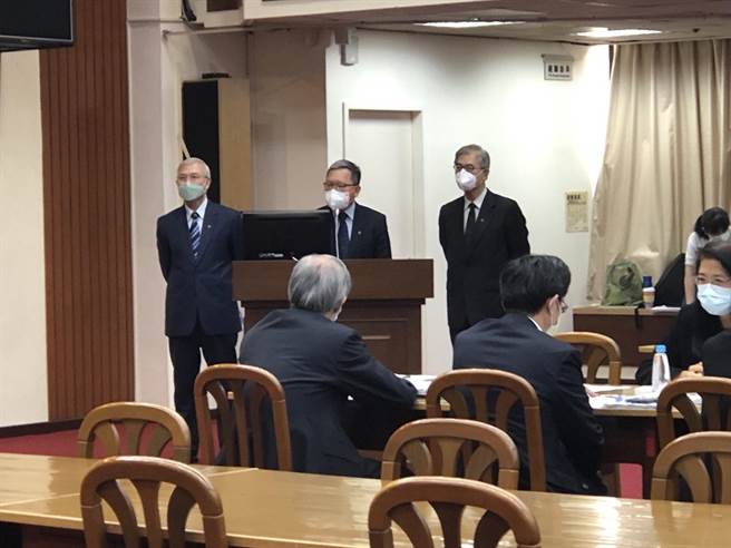 立委羅明才邀請財經三巨頭合照(圖／吳靜君攝)