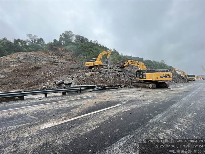 國道一號南向汐止交流道走山，高公局日夜搶修(高公局提供).jpg