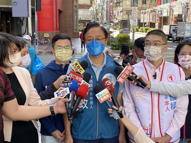 国民党桃园市长候选人张善政反呛绿营，行政院长苏贞昌才是台湾最大门神。（蔡明亘摄）