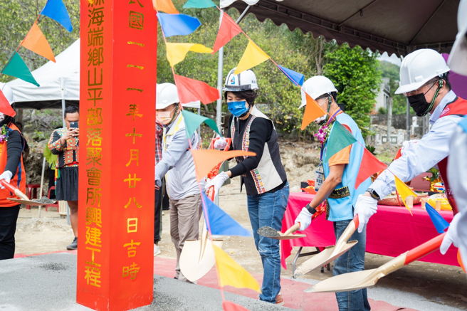 海端山平部落聚會所動土。(取自饒慶鈴臉書)