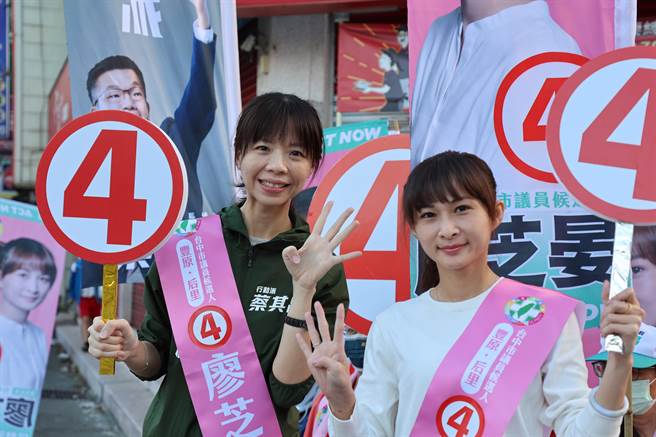 前立委洪慈庸今天 一早就陪同芝晏，站在后里區的路口，向鄉親問早問好！(廖芝晏服務處提供)