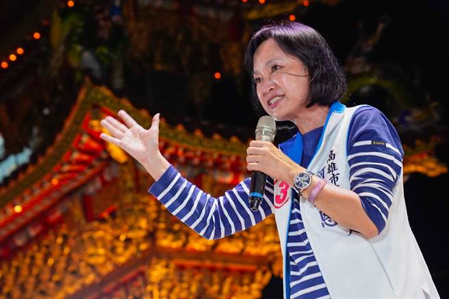 國民黨高雄市長候選人柯志恩昨到楠梓開講時提到，機車族對於空汙很有感，「騎車滿臉灰，回家先洗臉」。（柯宗緯翻攝）