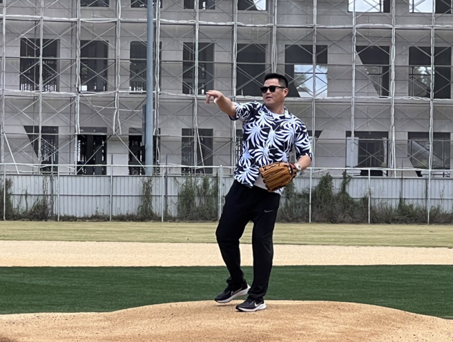  陪同副总统赖清德出访帛琉的职棒明星胡金龙。(曾薏苹摄)