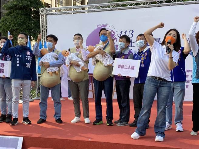 國民黨桃園市長候選人張善政今與基隆市長候選人謝國樑、前台北市長郝龍斌一同出席終止家暴與制止人口販運全台連線活動。（蔡明亘攝）