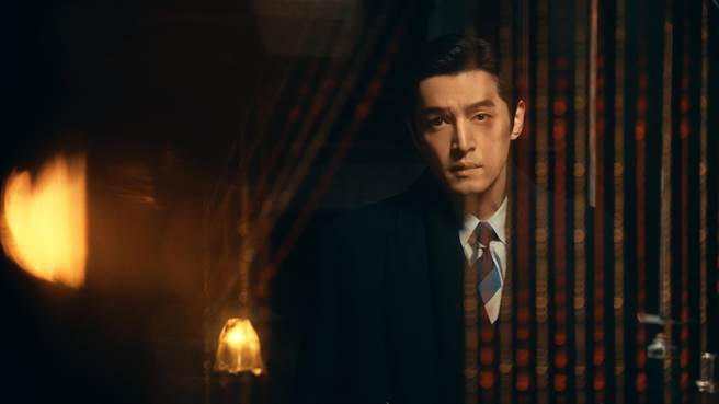 胡歌在《繁花》化身上海宝总，外型内敛帅气。（泽东提供）