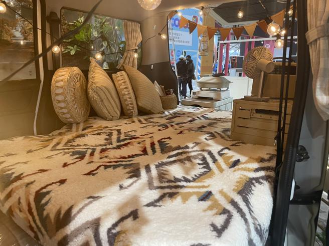 VANTEL露營車內有高達20樣車內配件，包括信封睡袋、編織毛毯。（雲朗觀光集團提供）