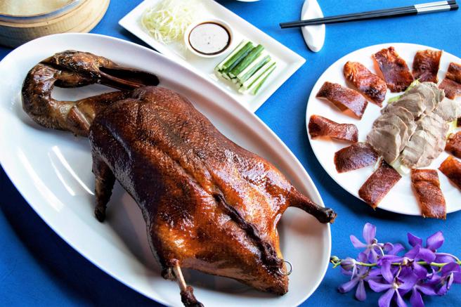 台北士林萬麗酒店萬麗軒中餐廳的港式片鴨二食。（台北士林萬麗酒店提供）
