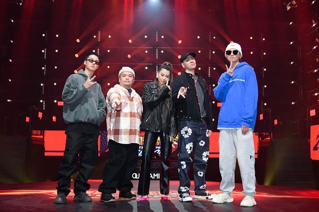 金陽（右起）、陳星翰、蔡詩芸、蔡詩芸、迪拉胖、陳信維。（三立提供）