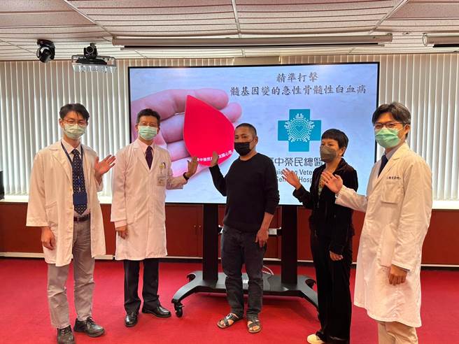 台中荣总自行研发次世代基因定序检验，找出特殊基因并精准给序新式标靶药物合併高剂量化学药物治疗，让病友喜获重生。（台中荣总提供／冯惠宜台中传真）