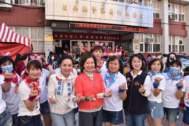 苗栗縣長夫人蔡麗卿3日參加苗栗縣蘭馨協會舉辦的反家暴遊行。（謝明俊攝）