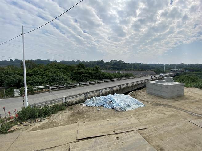 陪伴大家40年的舊盧山橋將退役，預定12月拆除。（廖素慧攝）