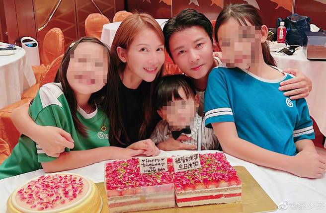 蔡少芬和张晋婚后育有2女1子。(图／取自蔡少芬微博)