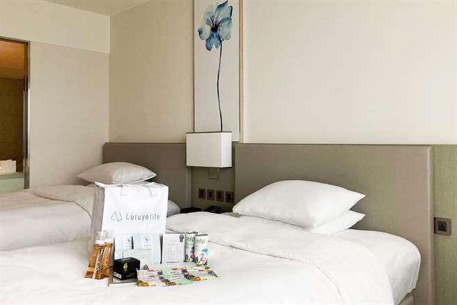 台北国泰万怡酒店  携手白色野餐风潮 响应无痕美学。（国泰万怡提供）