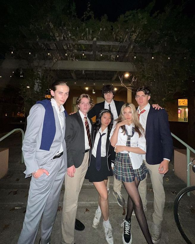 谷爱凌穿上学生制服。（图／eileen_gu_ Instagram）