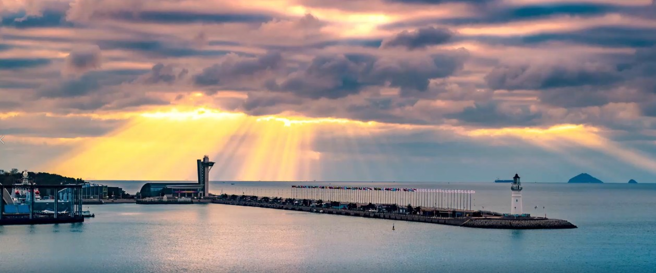 青岛城市三面环海，优越的地理环境，成就了其成为不可多得的旅游胜地。（图／林佳怡）