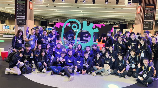 明道中學iGEM團隊研發「新世代口服疫苗 Phaccine」，榮獲「基因複合元件」及「實驗安全」2項大獎，及5項最佳獎提名，連續７年榮獲金牌肯定。（明道中學提供／潘虹恩台中傳真）