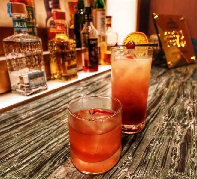 台北中山九昱希爾頓逸林酒店跨年派對，現場提供特選調酒與飲品無限暢飲，示意圖。(中山九昱希爾頓逸林酒店提供)