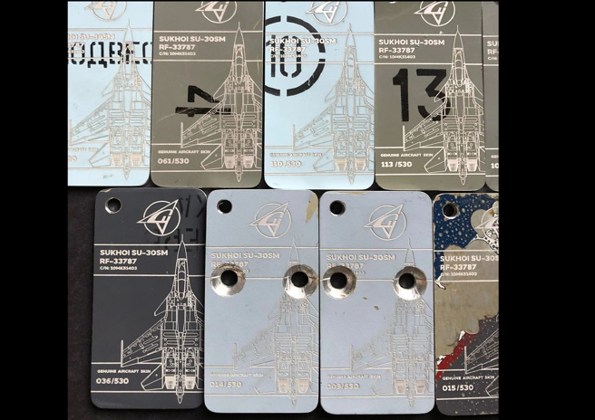  被擊落的俄羅斯戰機，被烏克蘭航空社團製成鑰匙扣。(圖/Fuselage Creations)