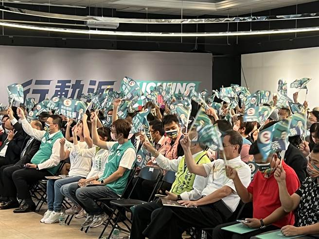 民进党台中市长候选人蔡其昌竞选总部3日举办「青商后援会」成立授证活动，近500名青商会友力挺。(林欣仪摄)