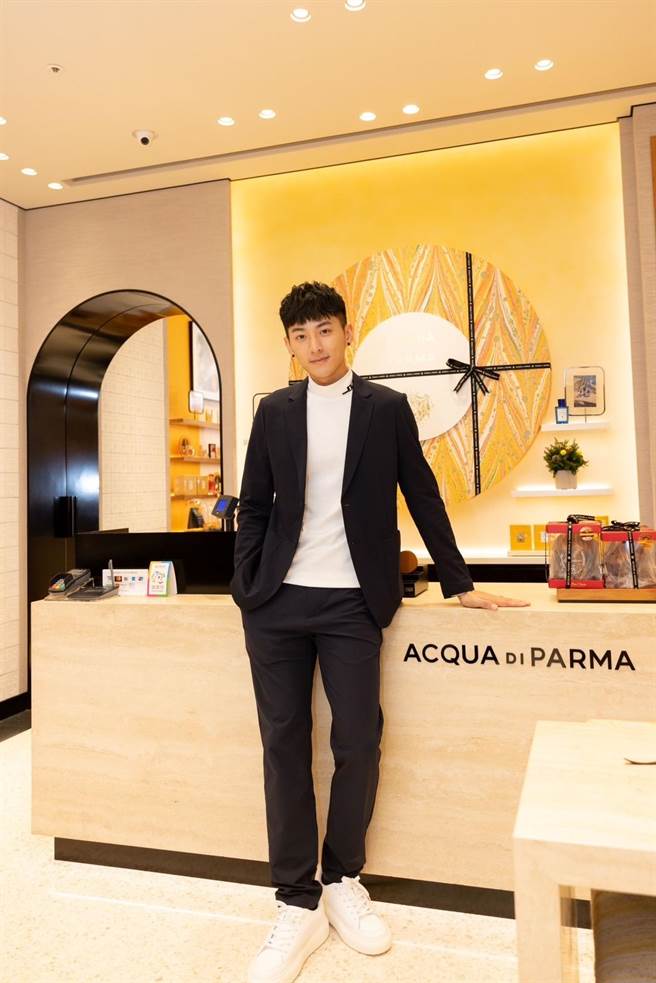 岳轩希望表演上能多方尝试。（爵思国际）