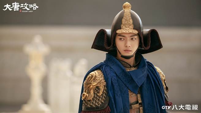 许凯从纨裤子弟变大将军，用「眼」技挑战角色。（八大提供）