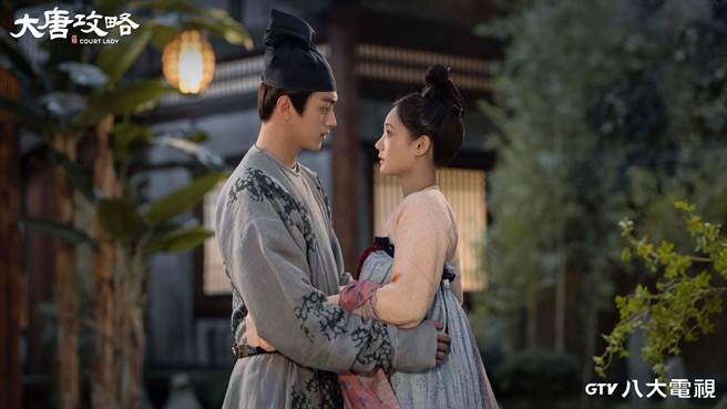 许凯与李一桐甜蜜互动，因私下两人太熟，来不及心跳加速，即投入下场对戏。（八大提供）