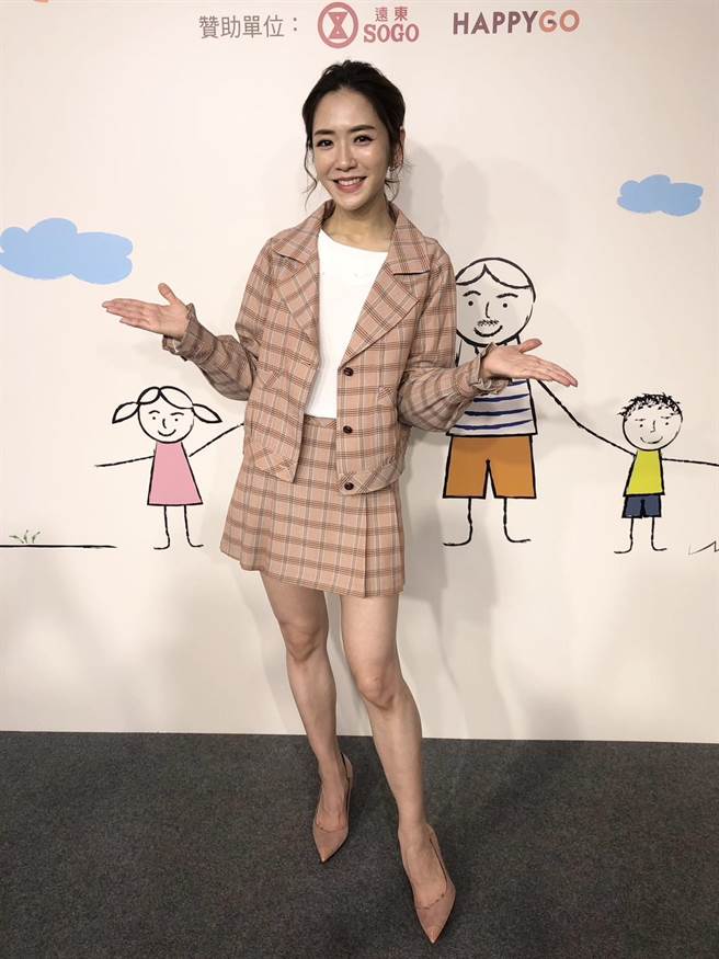 杨千霈今天担任慢飞天使公益活动主持人。（郑宜熏摄）