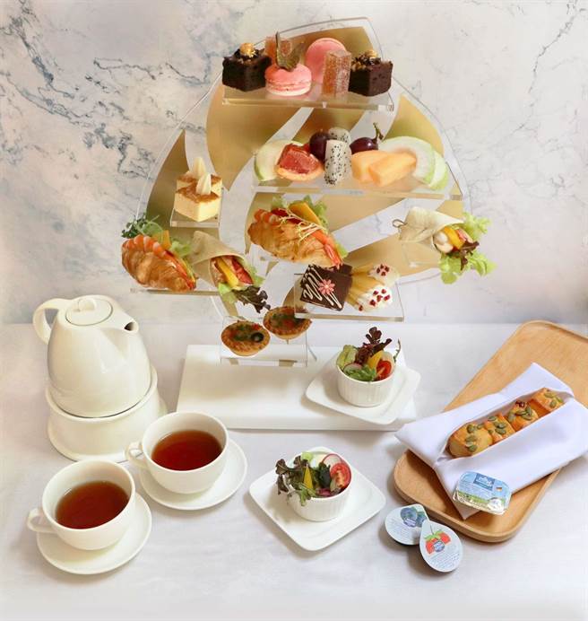 北投大地酒店「环游世界下午茶」，可吃到丰盛的多款咸甜点。(北投大地酒店提供)