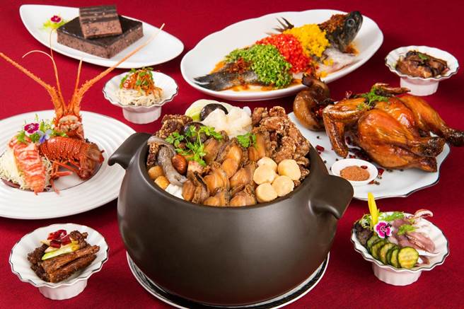 JR东日本大饭店15至20人共食的巨无霸佛跳墙年菜，非常丰盛。(JR东日本大饭店提供)