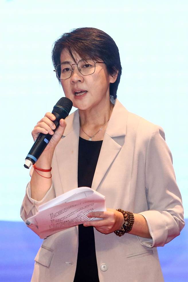 無黨籍台北市長候選人黃珊珊3日應國教行動聯盟邀請發表教育政策，她表示教育政策必須從政治人物自身做好榜樣，不應「抄來抄去」，還有政治介入學校。（鄧博仁攝）
