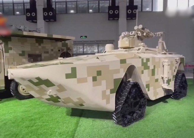 这次在珠海参展的可能是一种类似05式两栖步兵战车的改良型。（图／东网）