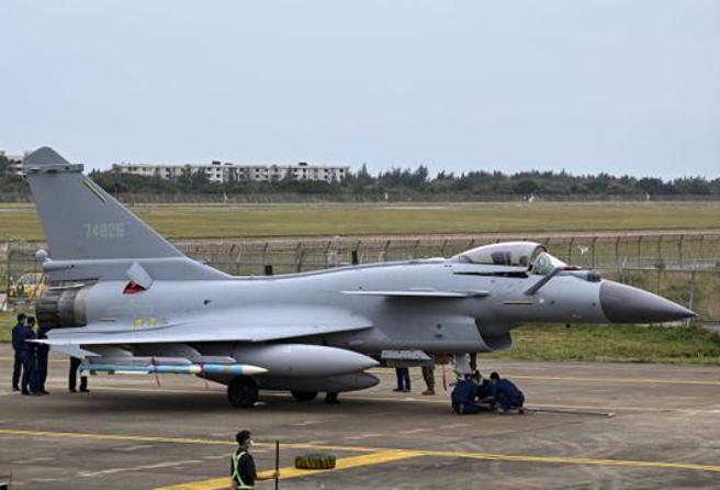 最近在国际上受瞩目的歼-10C战机也参加了本届中国航展。(图／中新社）