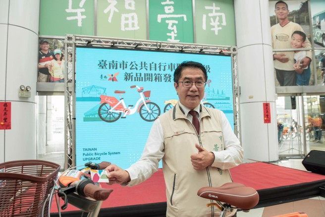 台南市長黃偉哲表示，明年3月開始，台南將陸續引進5000輛全新的Ubike，其中有500輛是具有電力輔助的2.0E版本。(摘自黃偉哲粉專)