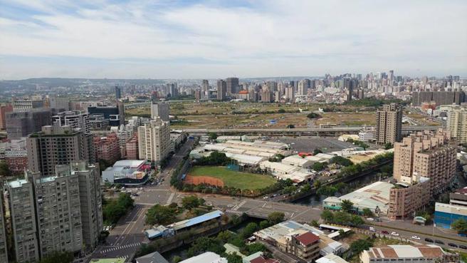 （紧邻13期的南区，不仅生活机能完善且房价亲民，吸引大批建商争相抢进购地推案。图／业者提供）