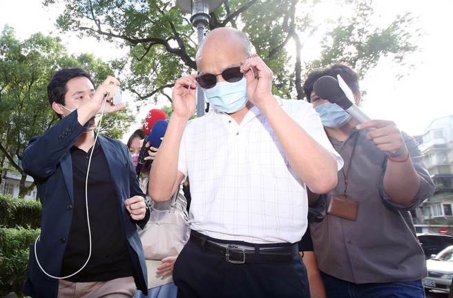 韩国瑜（中）出席黄心华竞总成立大会，但并没有与侯友宜碰面。（范扬光摄）
