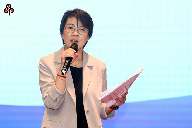 2022年11月03日 台北市 无党籍台北市长候选人黄珊珊3日应国教行动联盟邀请发表教育政策，她表示教育政策必须从政治人物自身做好榜样，不应「抄来抄去」，还有政治介入学校。（邓博仁摄）