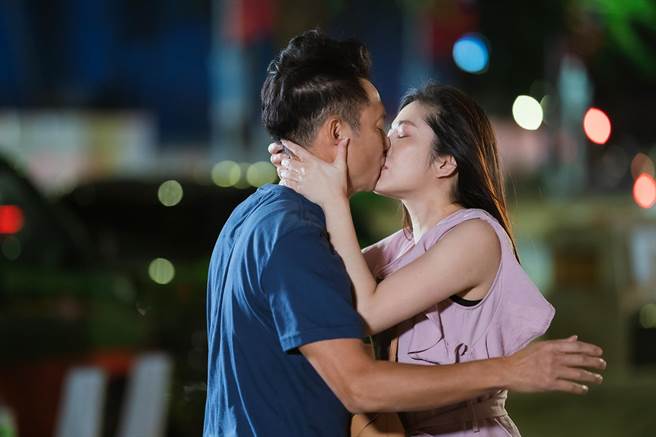王宇婕劇中醉後吻上謝祖武。（TVBS提供）
