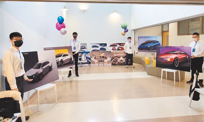 云林科技大学目前已完成智慧电动车「YunTech ONE」4款车体造型设计。（周丽兰摄）