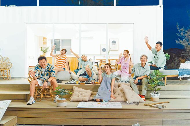 苏慧伦（左二）现身让庹宗康（左起）、浩子、莎莎、吴映洁、炎亚纶、姚元浩相当惊喜。（好看娱乐提供）