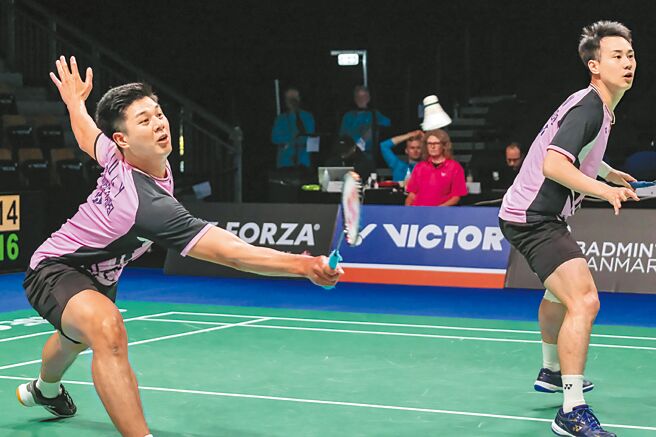 卢敬尧（左）、杨博涵晋级德国羽球赛男双16强。（香港体路提供）