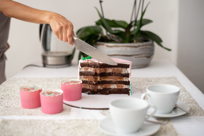 台湾惊见「大悲咒蛋糕」，上万人看呆。（图／shutterstock）