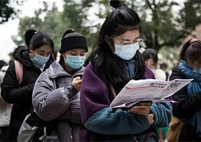 大陆国考报名破十年纪录逾250万人，国税系统最多达150万。（观察者网）