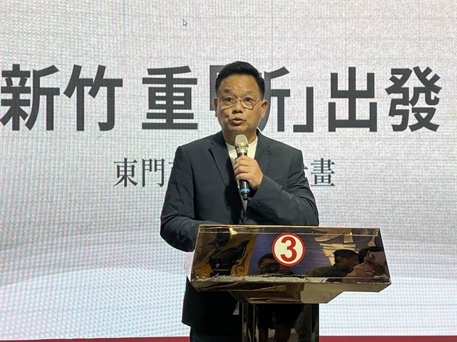 国民党新竹市候选人林耕仁提出旧城区活化三支箭政见，盼透过文化创意、青年地方创生，以及地方创生来改变旧城区，让旧城区风华再现。（王惠慧摄）