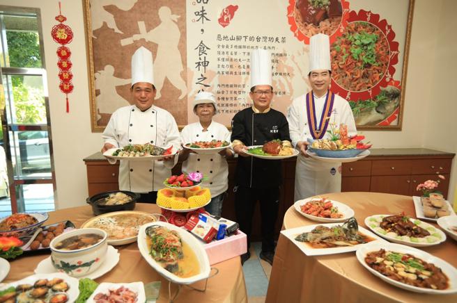 品嚐内门总舖师办桌料理已成为造访内门必做清单之一(高雄市观光局提供)